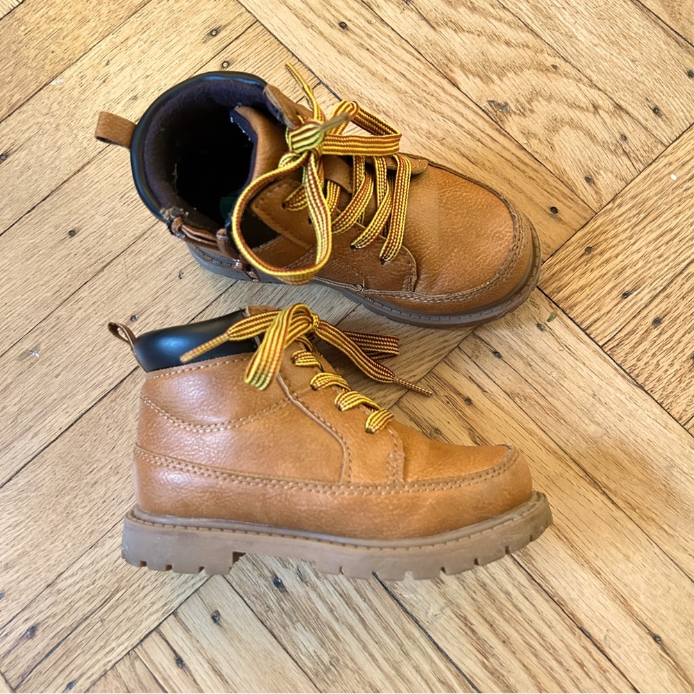 Carter’s boots for toddler boy girl 8 size